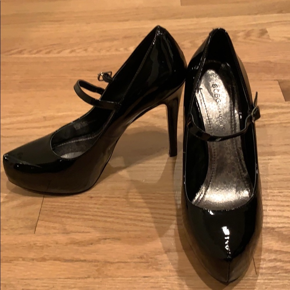 BCBGeneration “Paulie” size 8.5 black pumps